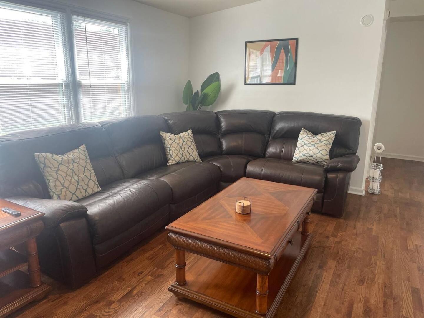 Casa de férias West-end Downtown - Easy Access To Airport & Jcsu *
